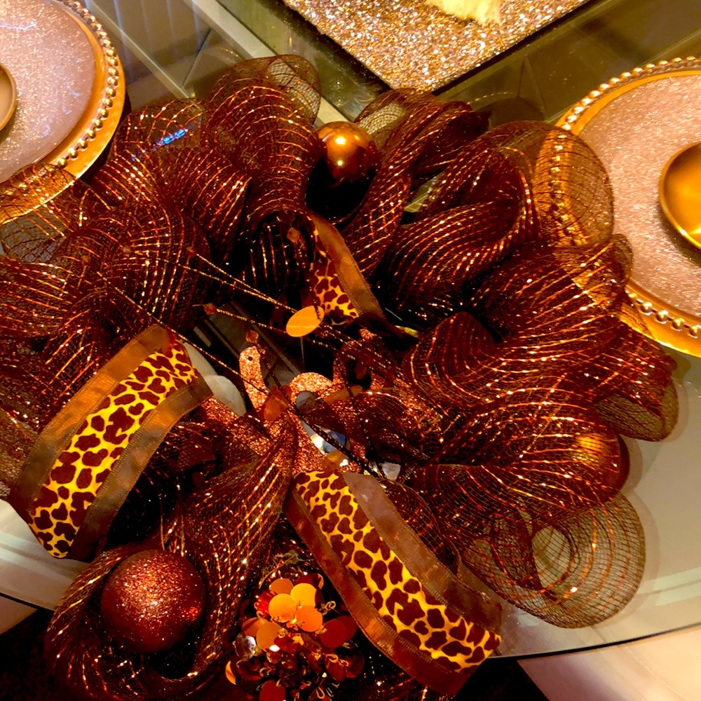 🎄Deck the halls with this Gorgeous “NOEL”Bronze animal ribbon wreath 🎄